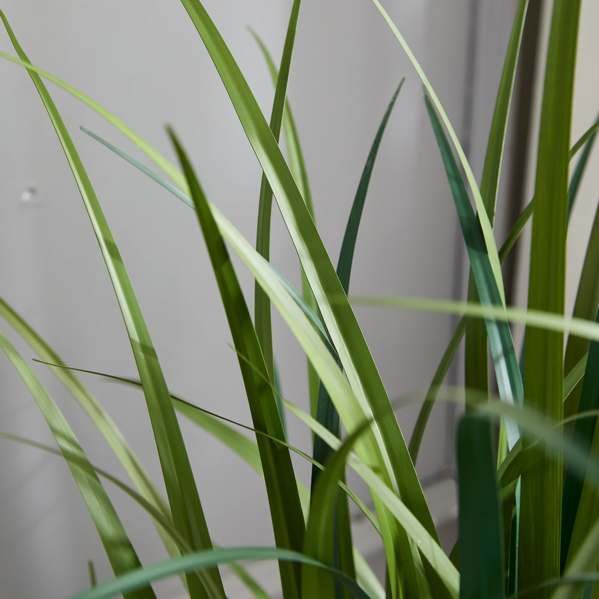Künstliches Gras - Alaric, 120 cm, Kunstpflanze von aplanta, in Grün, für drinnen
