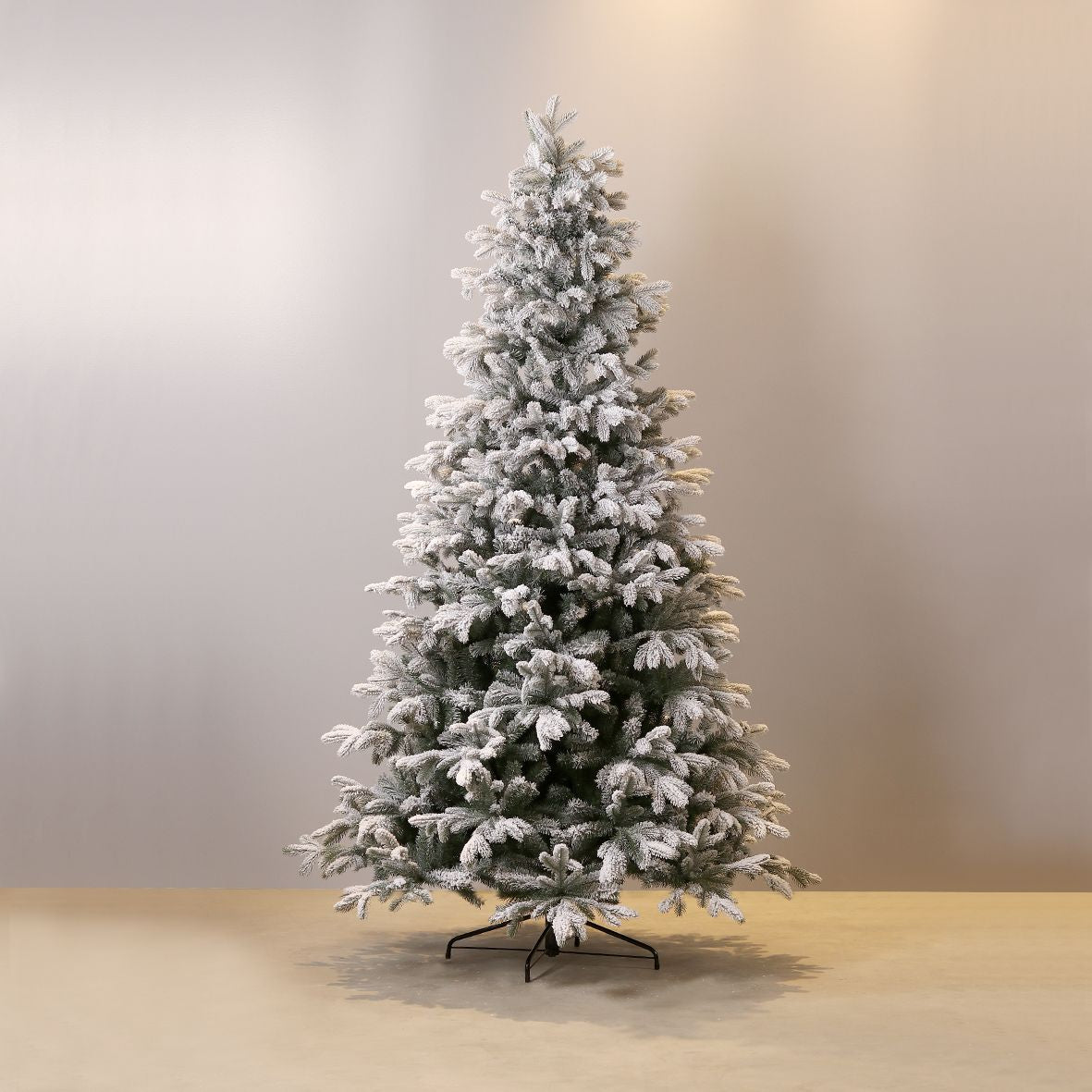 Albero di Natale artificiale - Eva | 240 cm, con neve